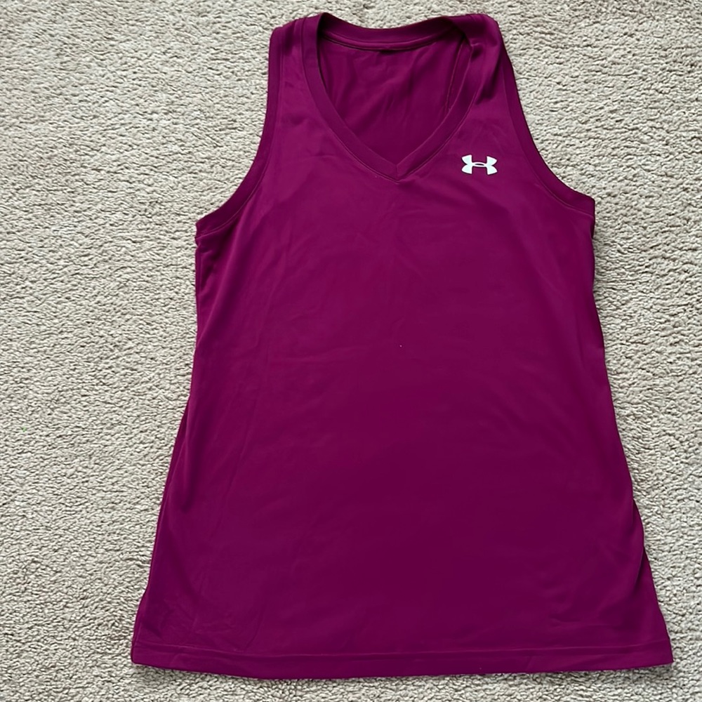 Under Armour tank Size small. Wine color.